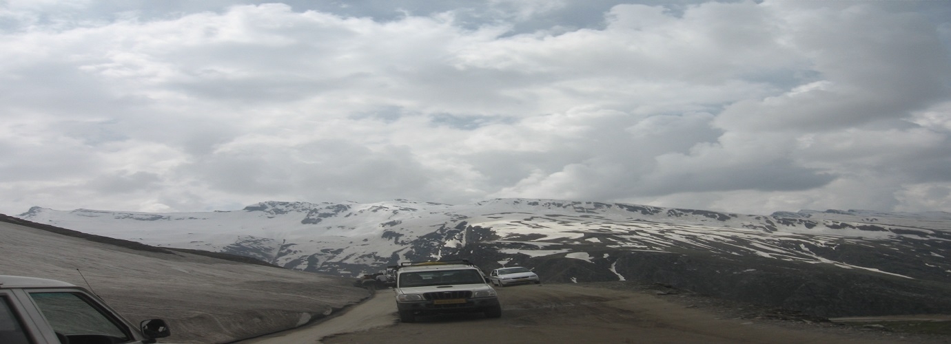 Way to Rahtang Pass