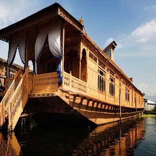 Wangnoo Houseboats